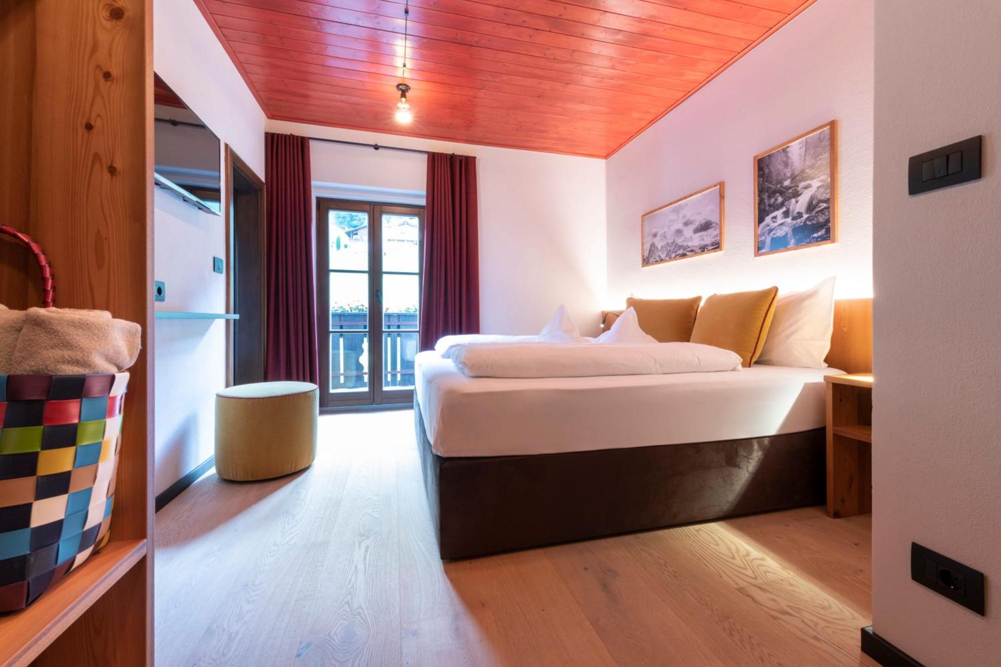 Hotel Platz Ортізеї Екстер'єр фото